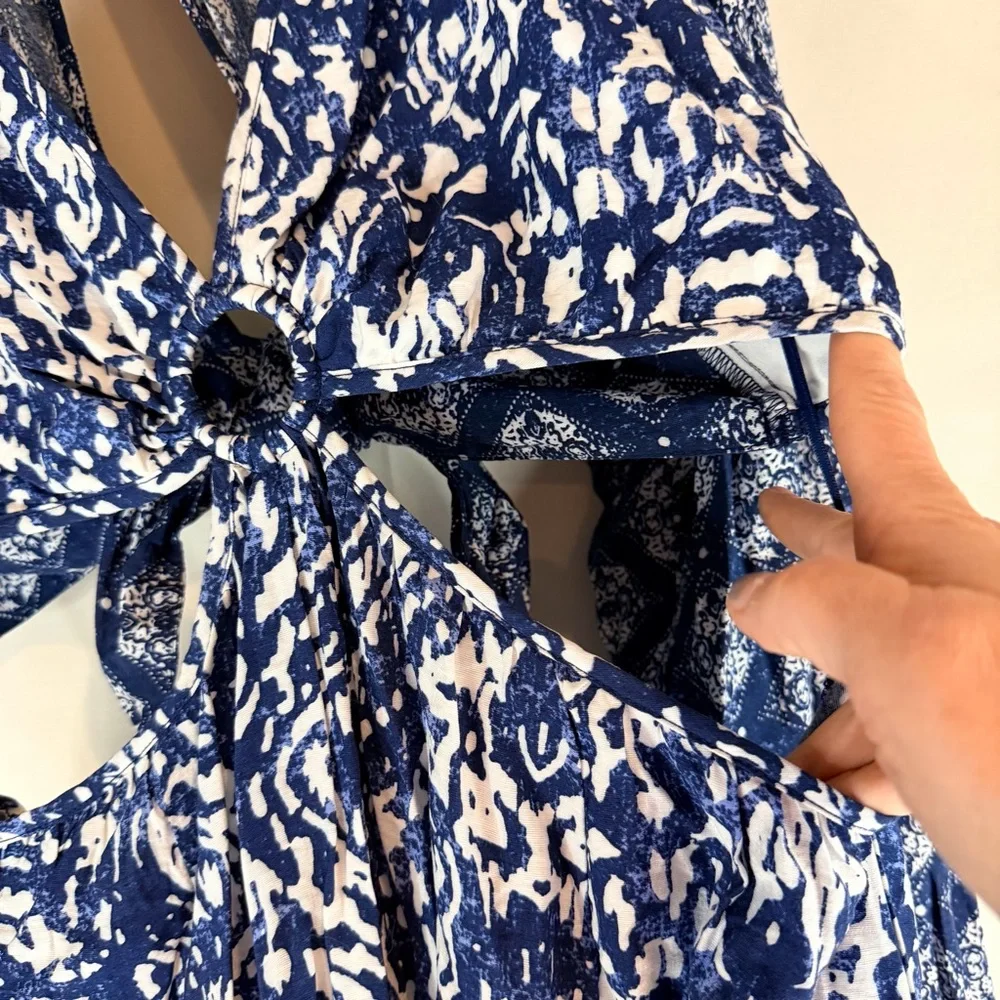 ABERCROMBIE & FITCH Women’s Size L Dress Maxi Cutout NWT Long Sleeve V-Neckline
